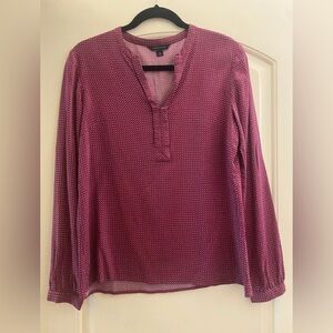 TOMMY HILFIGER Shirt Women's Medium Rasberry Long Sleeve V Neck Dotted Pattern